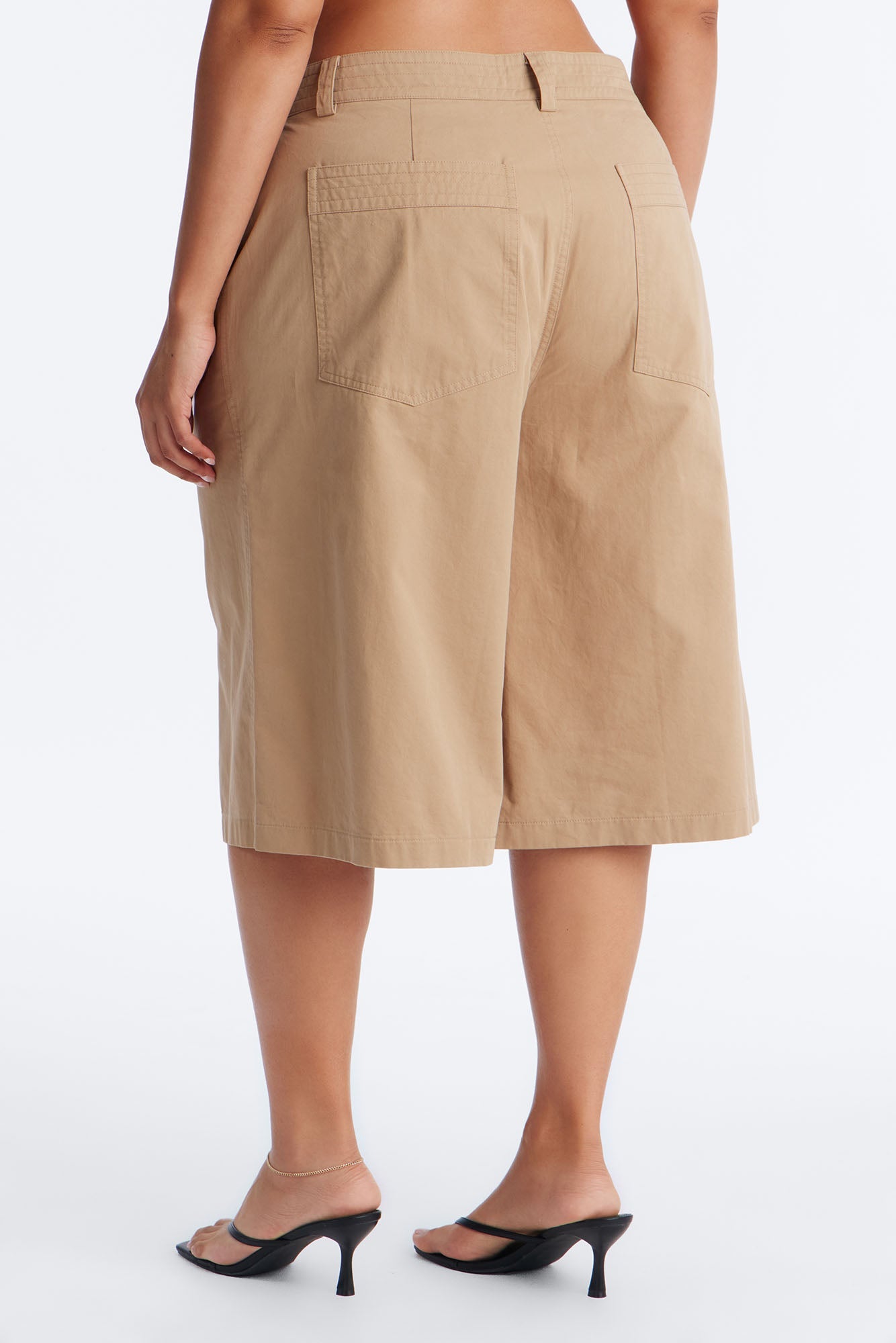 Kieran Low Rise Twill Bermuda Short 14″ - Khaki