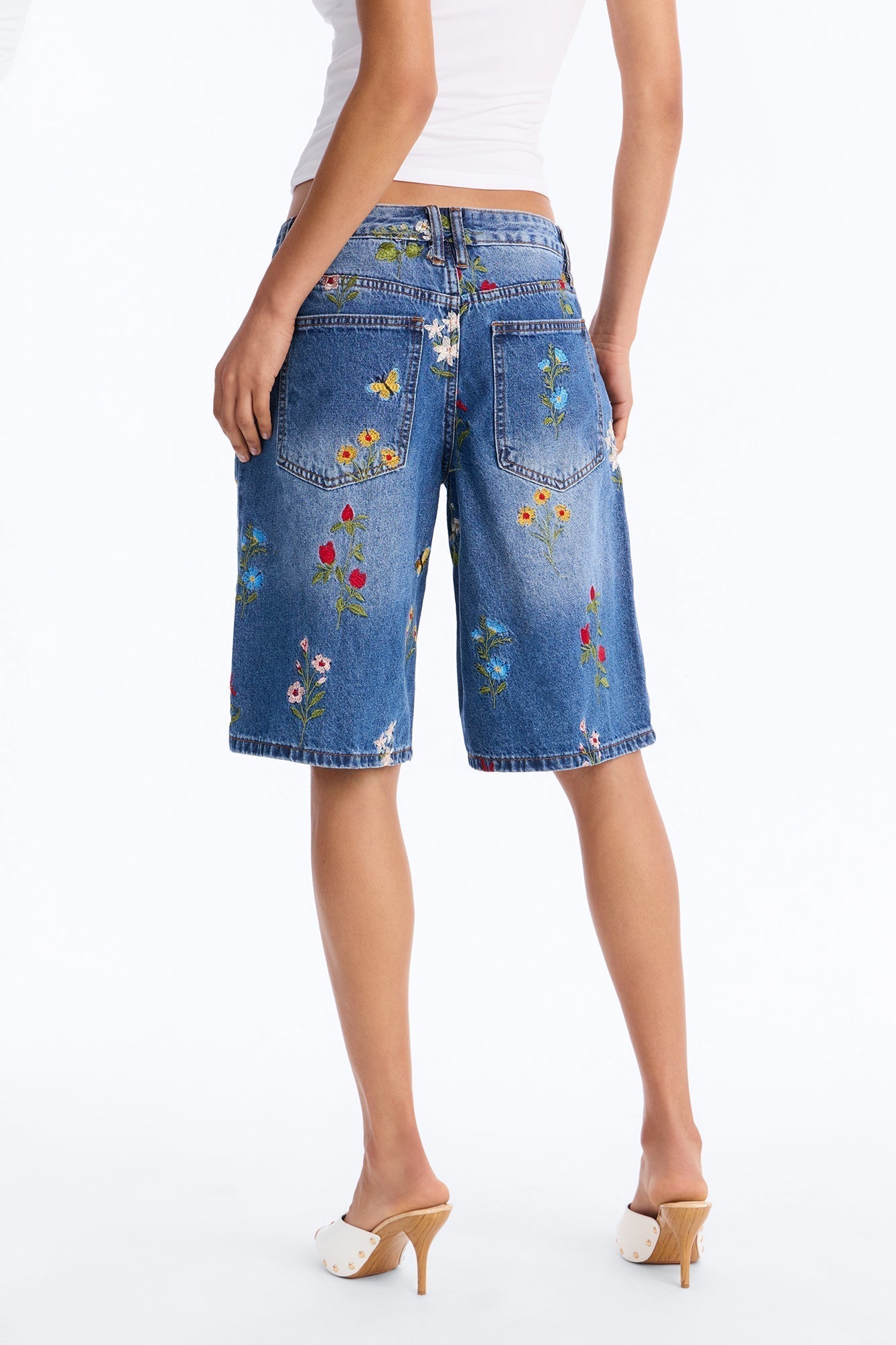 Parc De Fleurs Embroidered Denim Shorts - Medium Wash