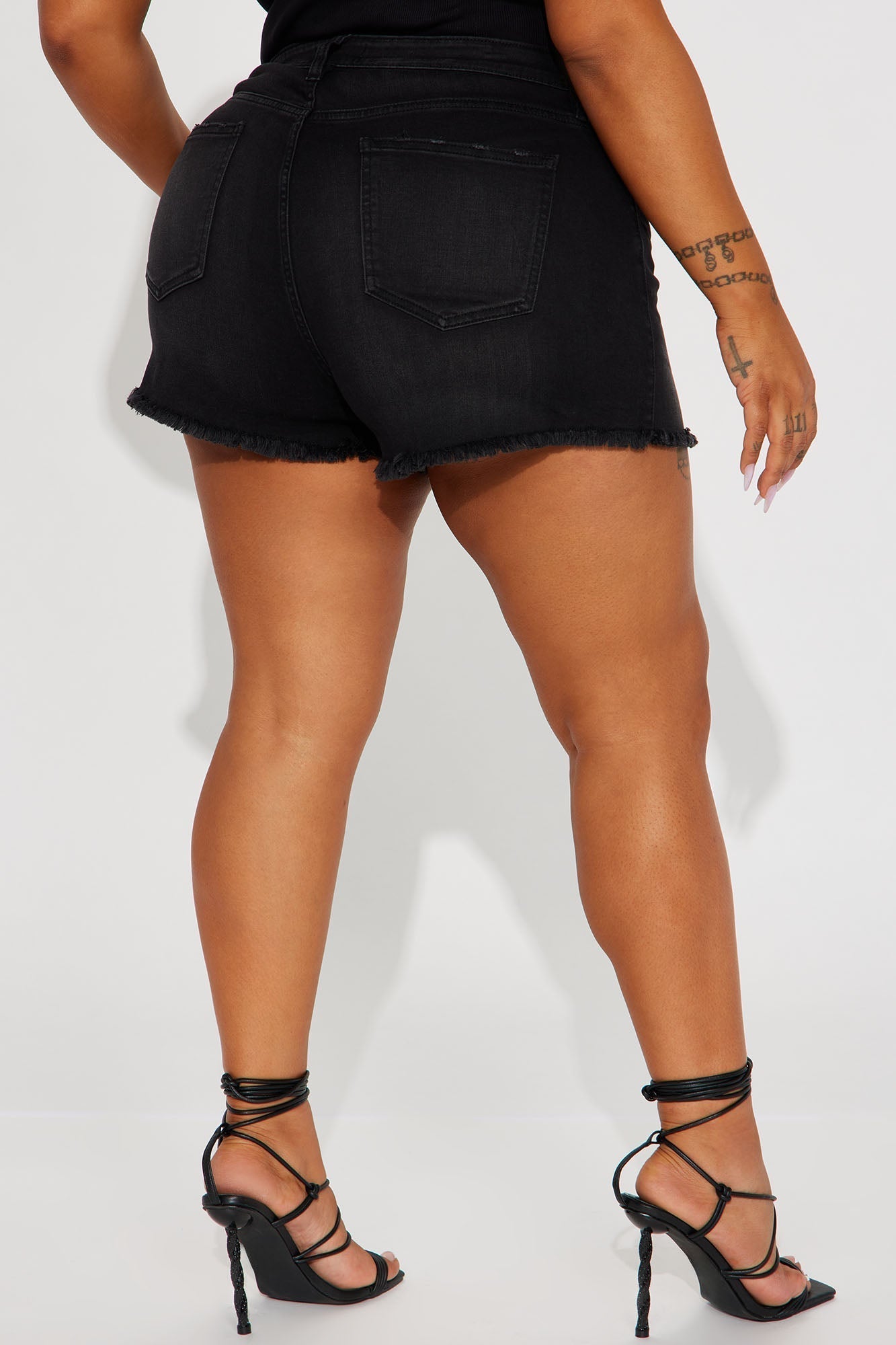On The List Deluxe Stretch Cut Off Shorts - Black