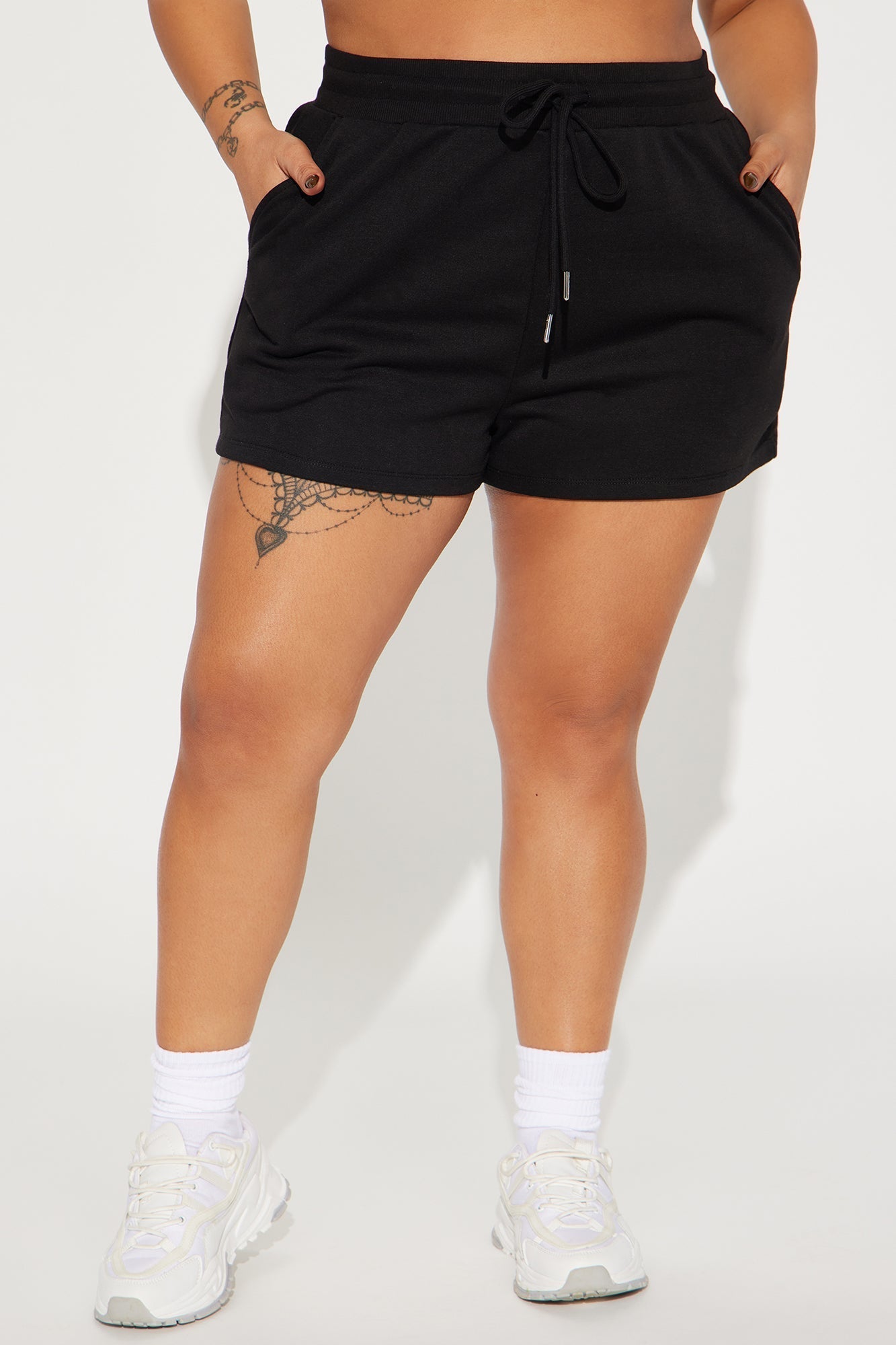 Chilling Out Short - Black