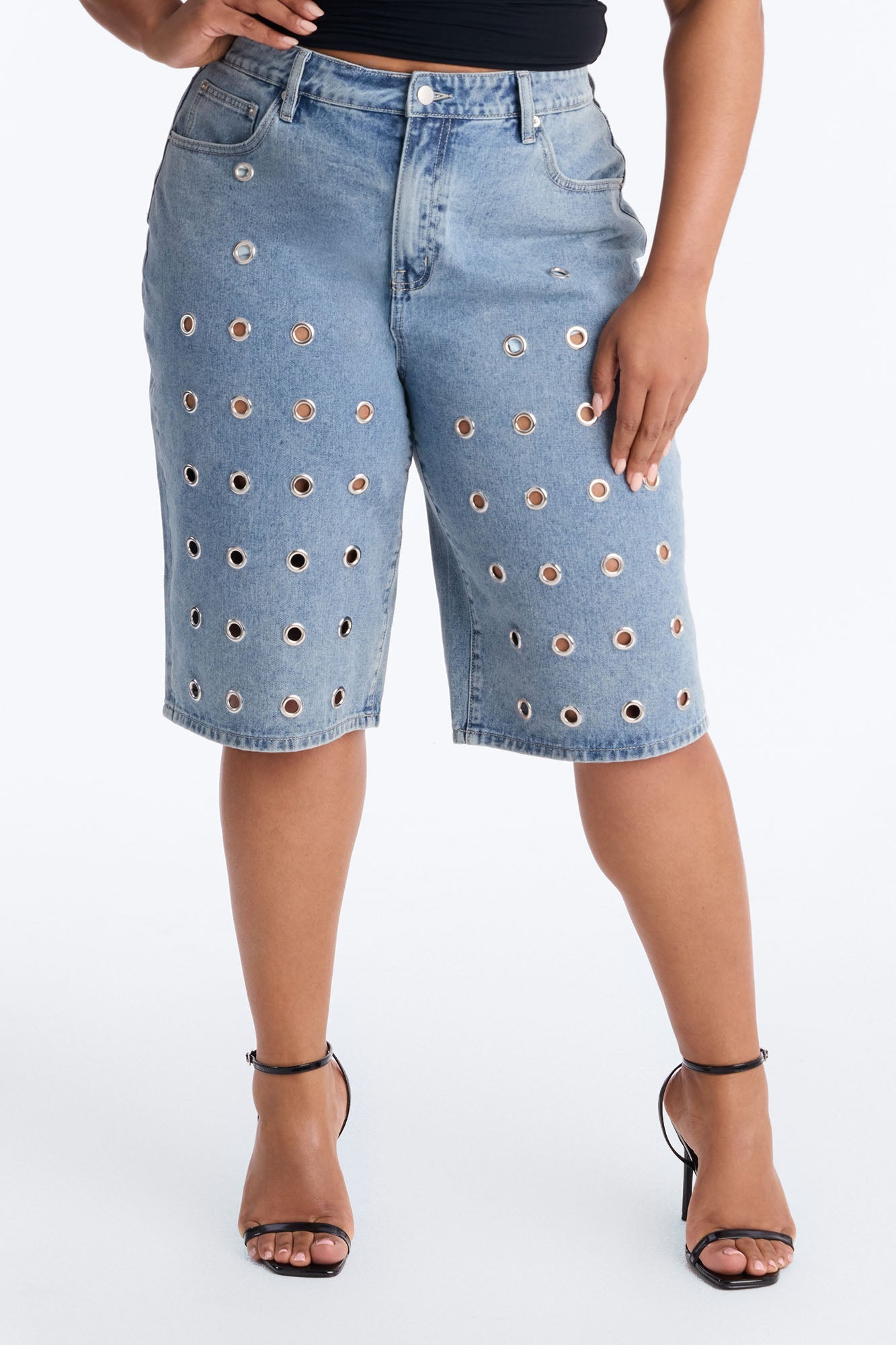 Throwing You Off Grommet Denim Jorts - Medium Wash