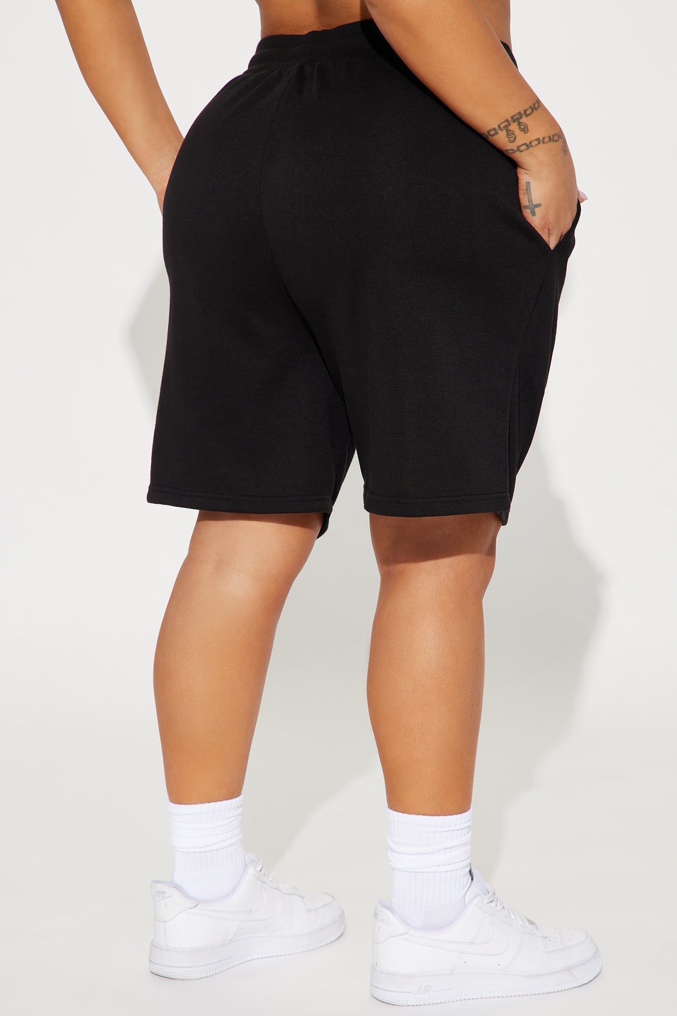 Here To Lounge Sweatshorts - Black