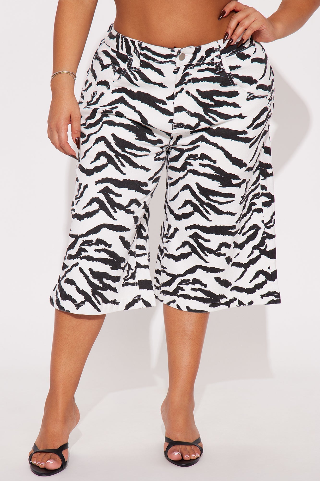 Blending In Bermuda Short - White/combo