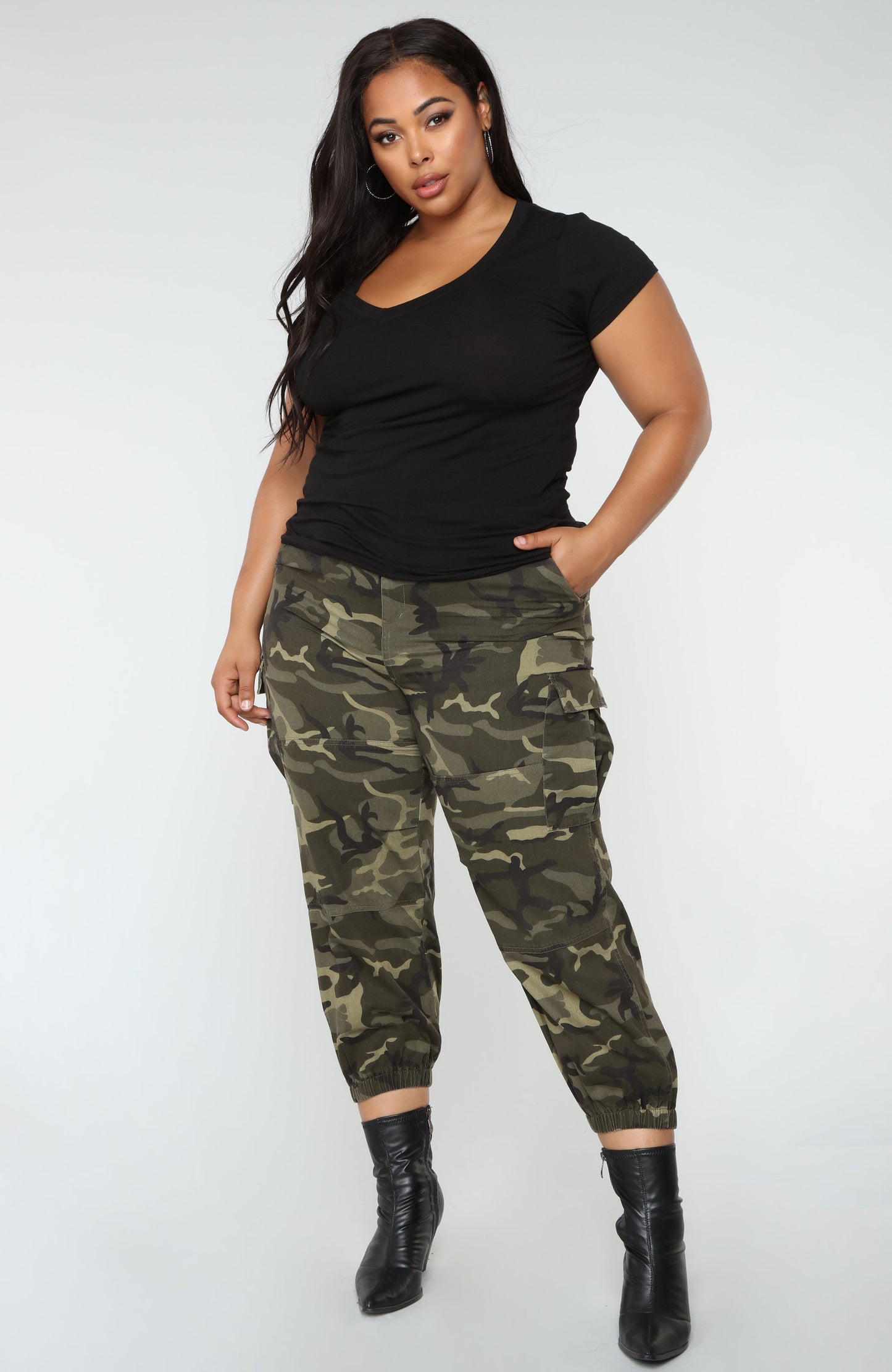 Carla Basic V Tee - Black