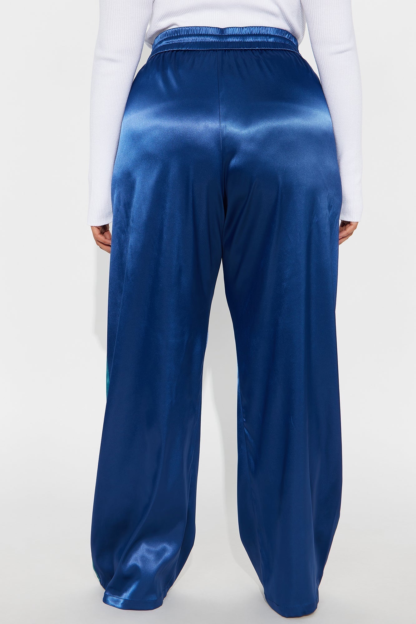 Bossed Up Satin Wide Leg Pant 33″ - Navy/combo