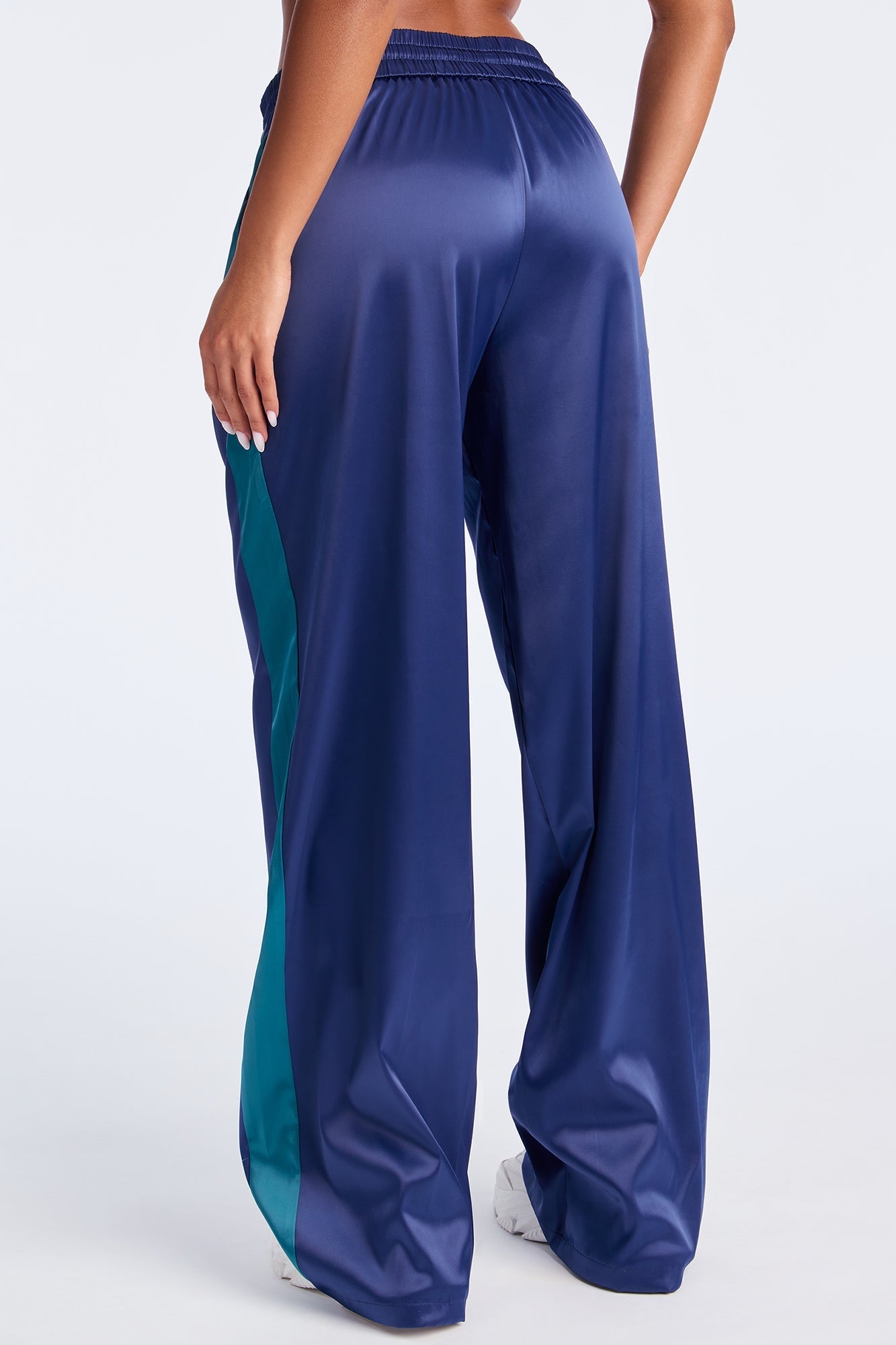 Bossed Up Satin Wide Leg Pant 33″ - Navy/combo