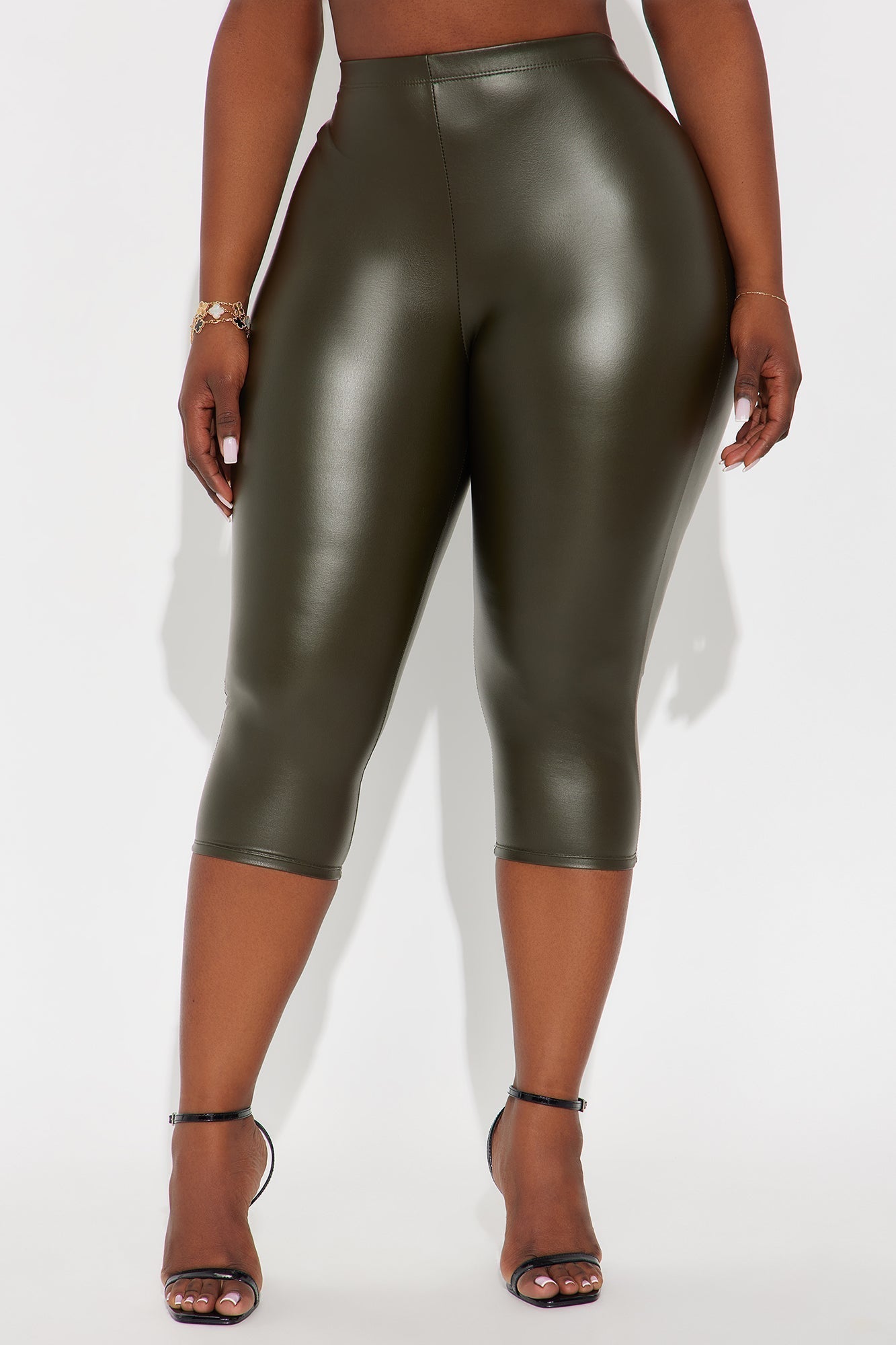 Linda Mid Rise Faux Leather Capri Legging 19″ - Olive