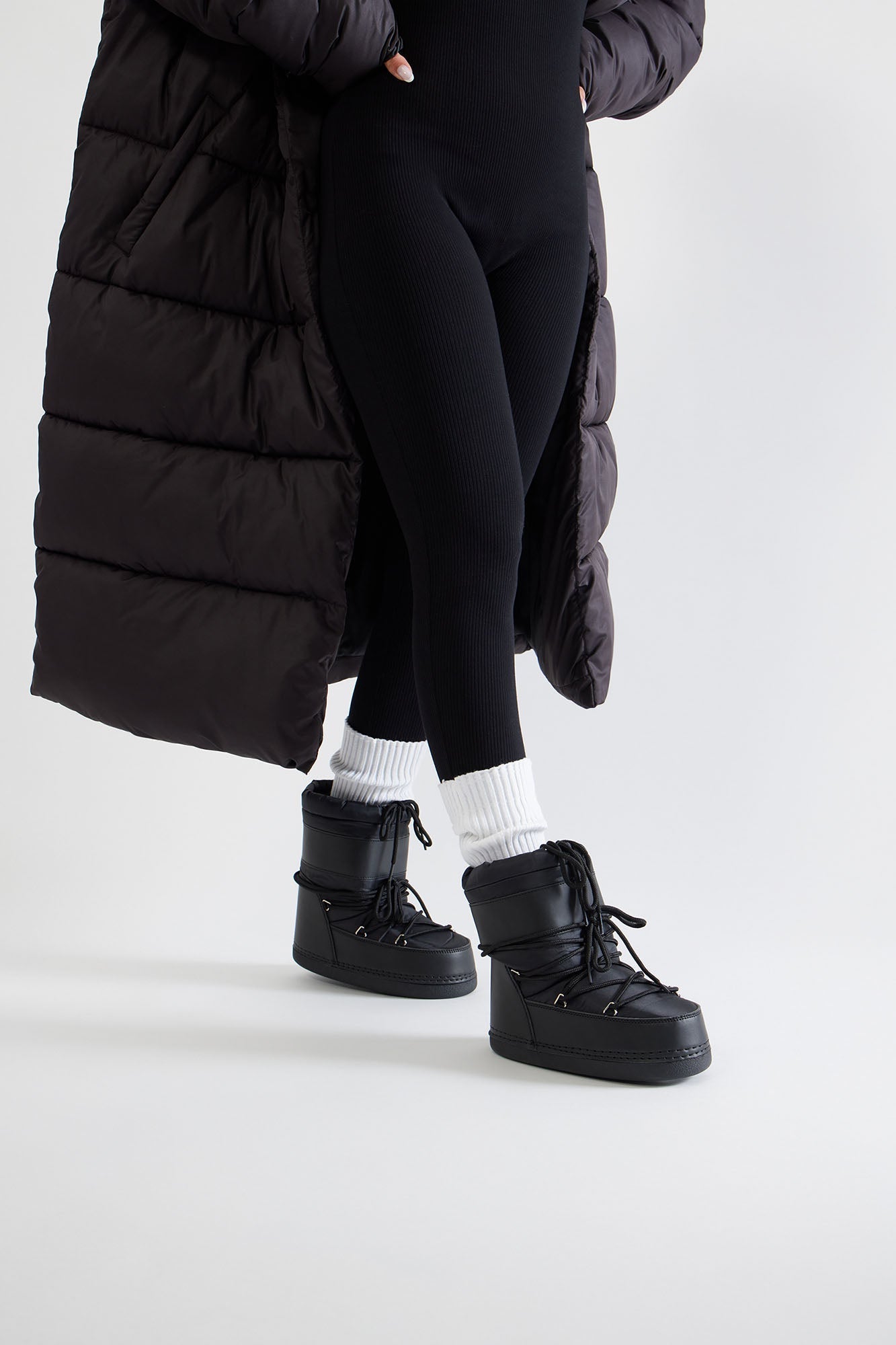 Arrowhead Flat Snow Boots - Black